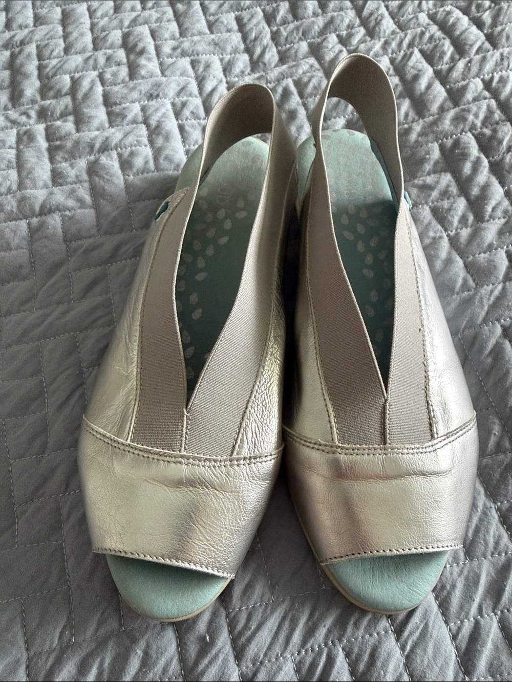Cloud Women’s Metallic Silver Slingback Peep-Toe Flats